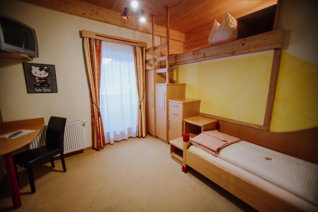 Hotel Garni Zerza Tröpolach Dış mekan fotoğraf