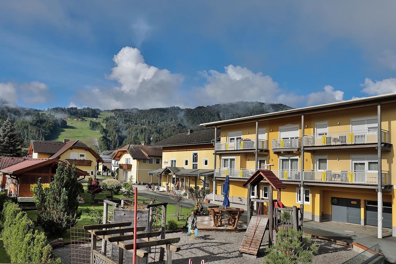 Hotel Garni Zerza Tröpolach Dış mekan fotoğraf