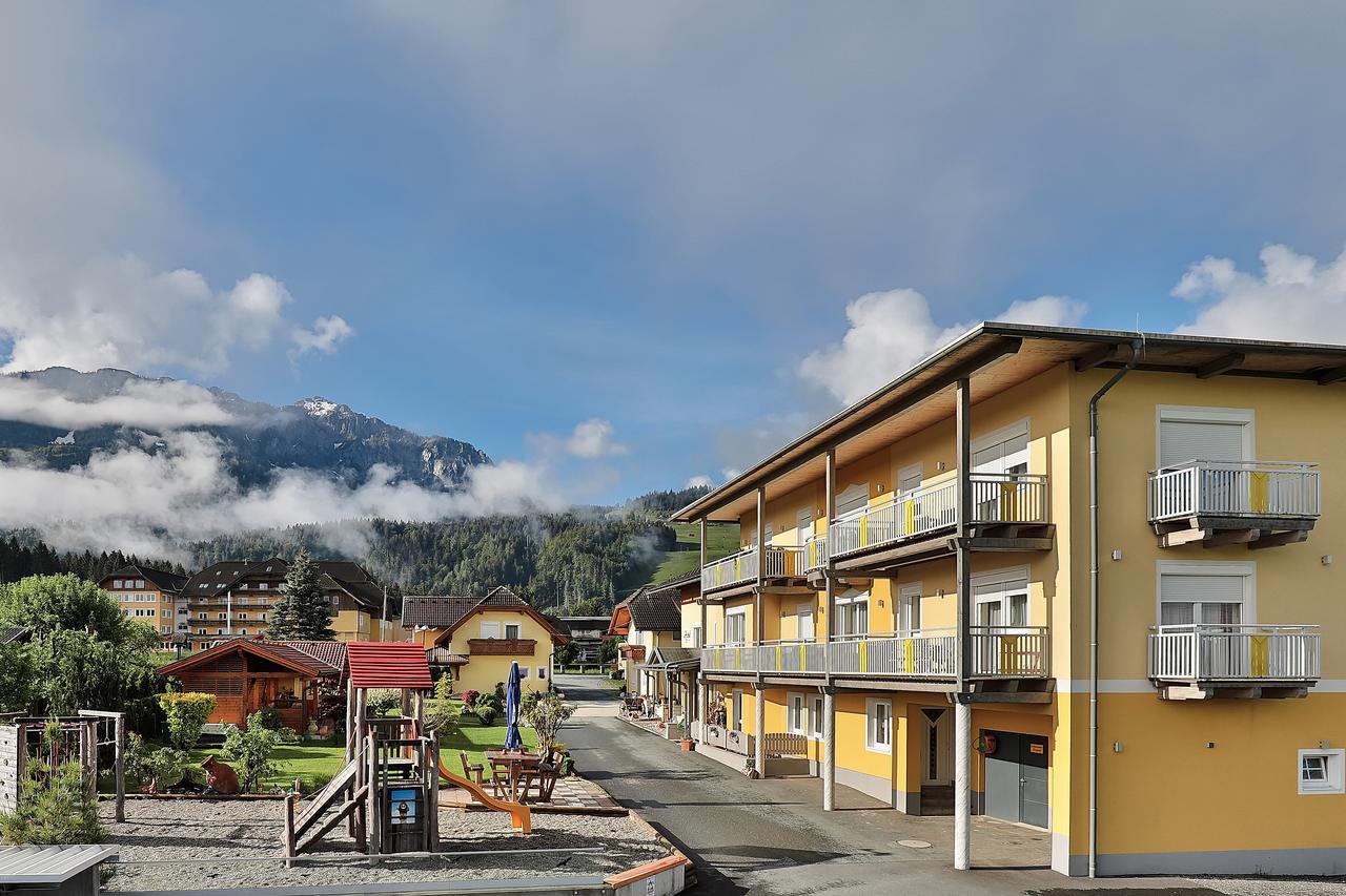 Hotel Garni Zerza Tröpolach Dış mekan fotoğraf